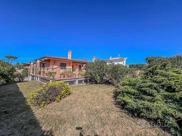 Villa di 300 m² con più di 5 locali e box auto dop