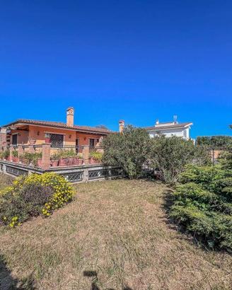 Villa di 300 m² con più di 5 locali e box auto dop