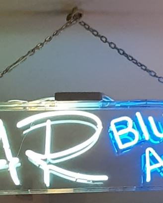 Insegna luminosa in tubi neon