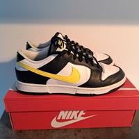 Nike Dunk Low (Bianco/Nero baffo Giallo) tg 44.5