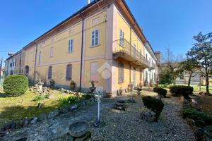 CASA SEMINDIPENDENTE A SALE