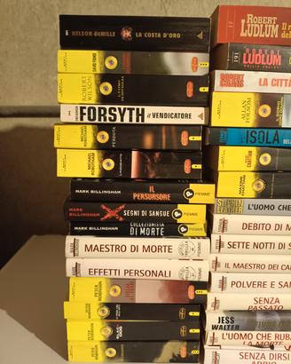 Blocco 70 libri romanzi thriller 