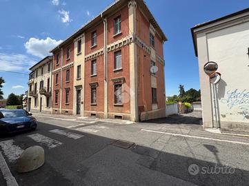 2 LOCALI A STRADELLA