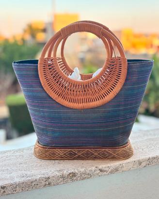 borsa con il manico in legno