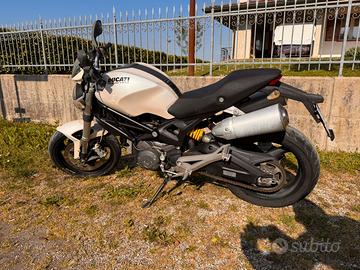 Ducati Monster 696