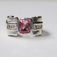 Anello argento pietra rosa sfaccettata 