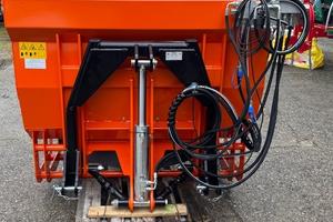 Spargisale-sabbia autocaricante