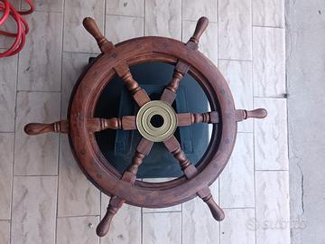timone in legno massiccio.