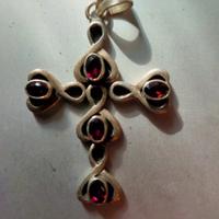 Ciondolo croce argento e Granata 
