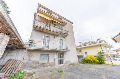 4 LOCALI A ROMA