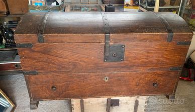 Grande antico baule - forziere, con CASSETTONE