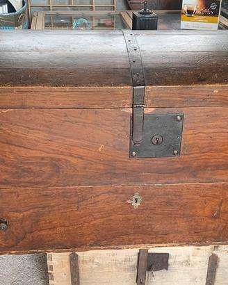 Grande antico baule - forziere, con CASSETTONE