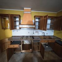 CUCINA IN ROVERE VINTAGE CON PENISOLA
