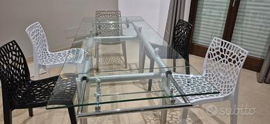 tavolo in vetro allungabile.