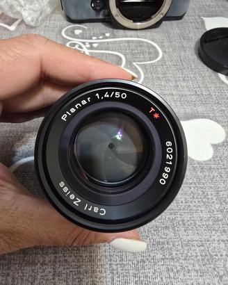Contax  Carl Zeiss Planar T* 50mmf/1.4