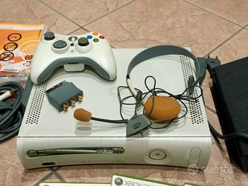 Xbox 360 con accessori e videogiochi