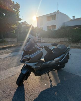 Sym ADX 300 - scooter in condizioni pari al nuovo