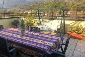 Intra - Duplex con ampio terrazzo