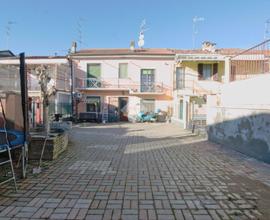 CASA SEMINDIPENDENTE A CASALE MONFERRATO