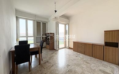 Appartamento con due camere da letto, libero subit