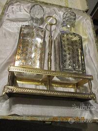 Bottiglie da whisky decorati in oro