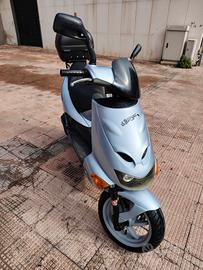 scooter Aprilia SR 150