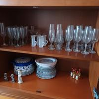 Tazze e piatti e una terina