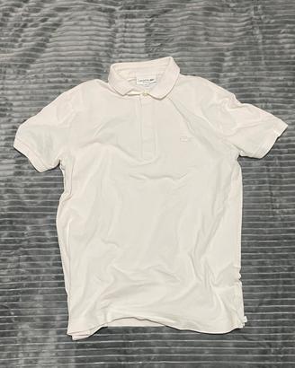 polo Lacoste bianca.