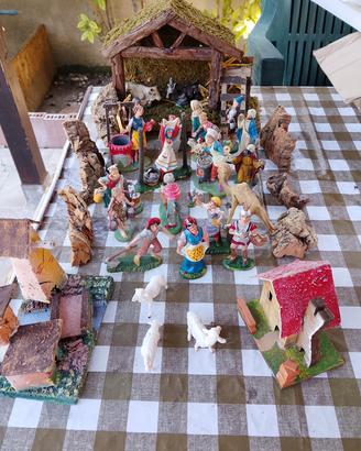 presepe con pastorelli e casette 