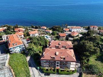 2 LOCALI A COSTARAINERA