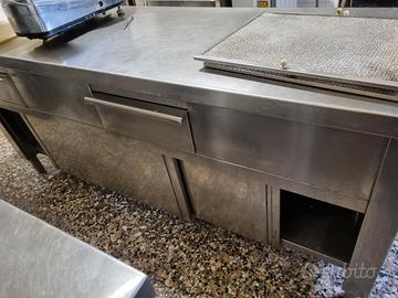 Banco in acciaio per laboratorio di pasticceria