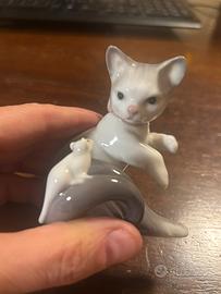 Statuita Lladro’ gattino