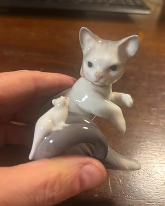 Statuita Lladro’ gattino