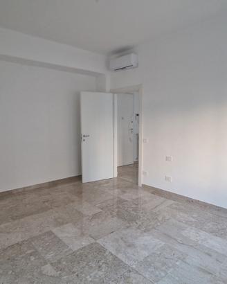 Stanza in ufficio condiviso