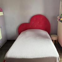 Letto contenitore con testiera a forma di cuore