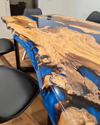 🌿 Tavoli in legno di ulivo secolare e resina 