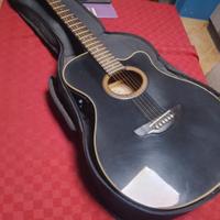 chitarra yamaha amplificata EQ 