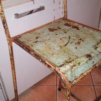 sgabello vintage in ferro 