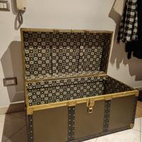 Baule di legno e cartone