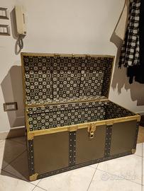 Baule di legno e cartone