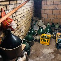 Damigiane, bottiglie e Tino