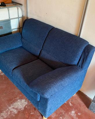 Divano in tessuto die piazze