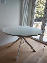 Tavolo Connubia modello Giove + 4 sedie Led