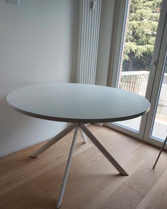 Tavolo Connubia modello Giove + 4 sedie Led