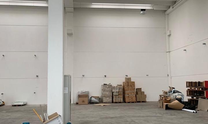 Ampio Capannone Industriale