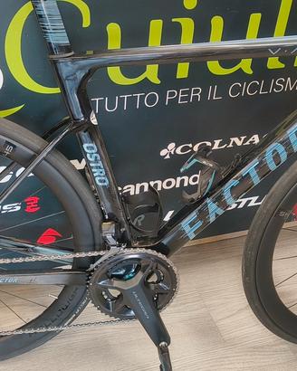 bici da corsa Factor Ostro Vam con Ultegra 12v di2