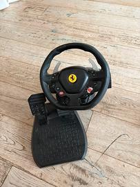 Volante e pedaliera Ferrari per Ps4