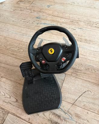 Volante e pedaliera Ferrari per Ps4