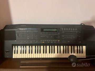 Pianola Roland E-70