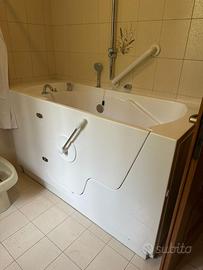 Vasca da bagno con ingresso a sportello laterale